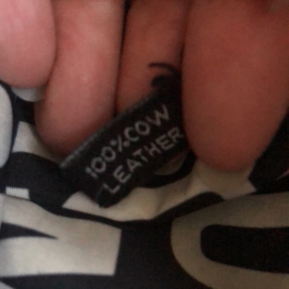 Marc Jacobs Elegant Black large purse with Gold hardware - Picture 10 of 14